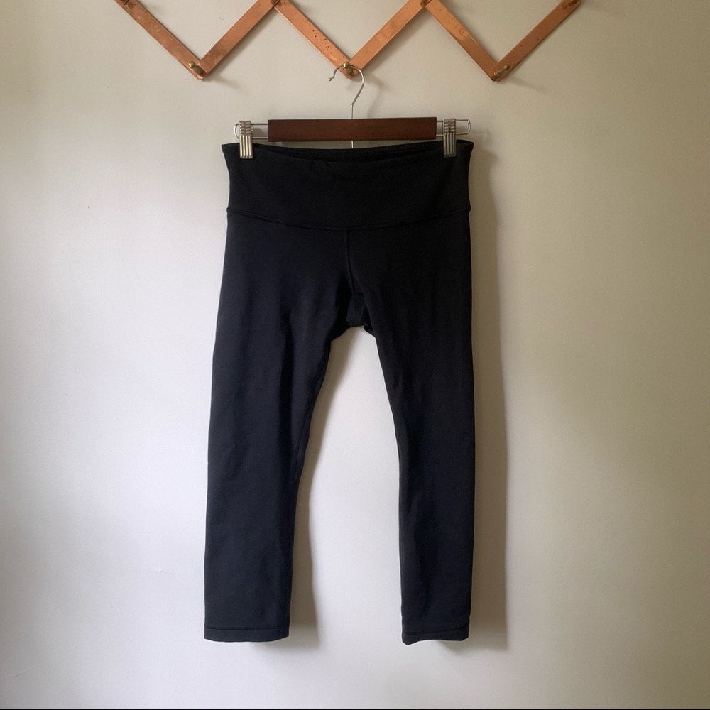 Lululemon cropped black leggings, sz 6